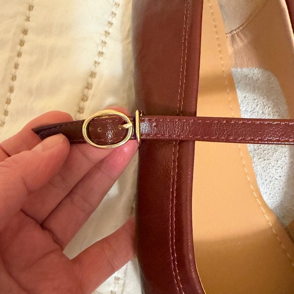 Elegant Burgundy Flats - Picture 4 of 9